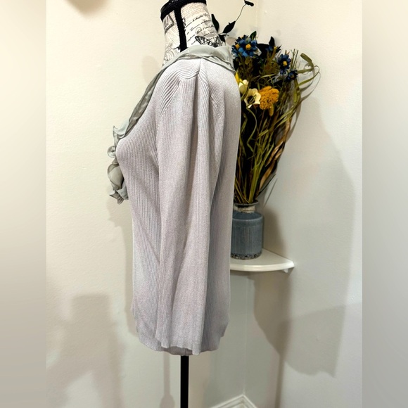 Adrienne Vittadini Studio Light Gray soft Ruffled Neckline luxury Blouse size Lg - Picture 5 of 9